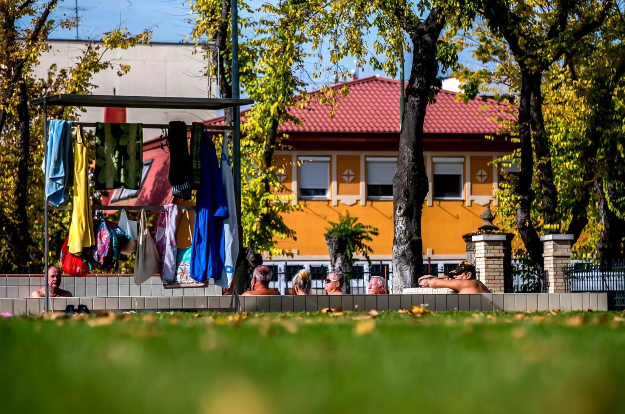 Bed and Breakfast Cvse Clubhaz Es Panzio Цеглед Экстерьер фото